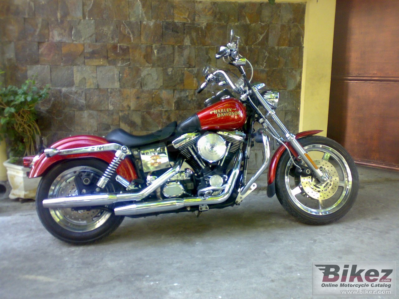 Big  dyna glide low rider picture and wallpaper from Bikez.com